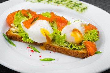 poached egg and green salad