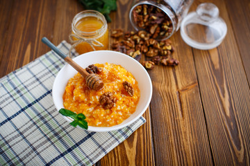 pumpkin porridge with honey and nuts 