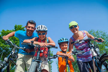 Family riding bikes - 105093446