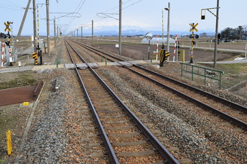 羽越本線の線路（複線）／山形県の庄内地方で羽越本線の線路（複線）を撮影した、ローカルイメージの写真です。