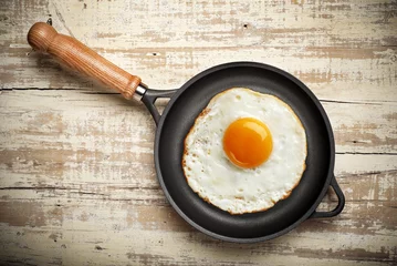 Rolgordijnen vintage frying pan with egg © MIGUEL GARCIA SAAVED