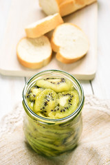 Preserved kiwi and sliced bread