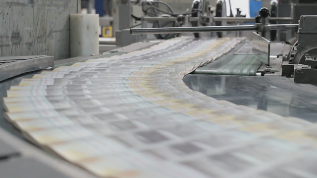 Industrial folding of leaflets and magazines at a rotary press factory