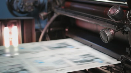 Industrial folding of leaflets and magazines at a rotary press factory