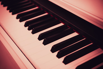 Naklejka premium Piano keyboard close up