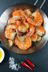 Garnelenpfanne mit Knoblauch