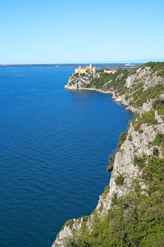 Die K&uuml;ste bei Sistiana in Italien