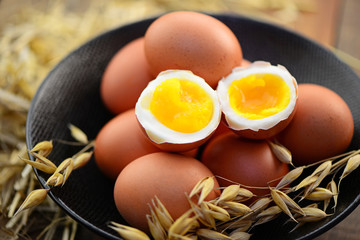 Stroh Eier