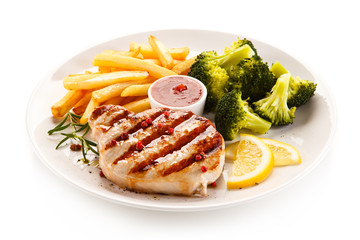 Grilled steak, chips and vegetable salad 