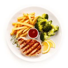 Grilled steak, chips and vegetable salad 