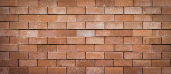 Obraz premium brown grunge brick wall abstract background, blurred and vignette corner