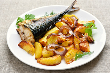 Fried potato wedges and fish