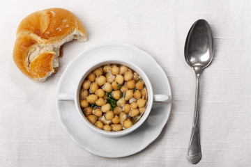 frische Suppe mit Suppe Perlen