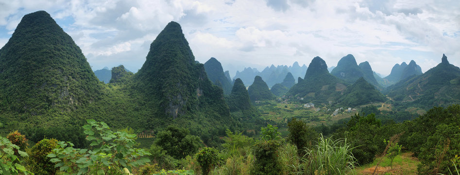 Fototapeta Karst mountains around Yangshuo