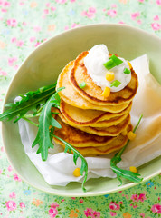  corn fritters  with sour cream