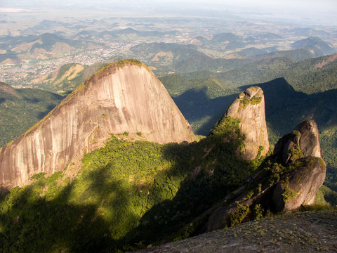 Escalavrado and Nossa Senhora mountains seen from Dedo de deus mountain summit