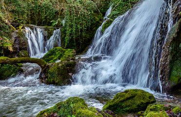 Fototapeta na wymiar Waterfall Altube