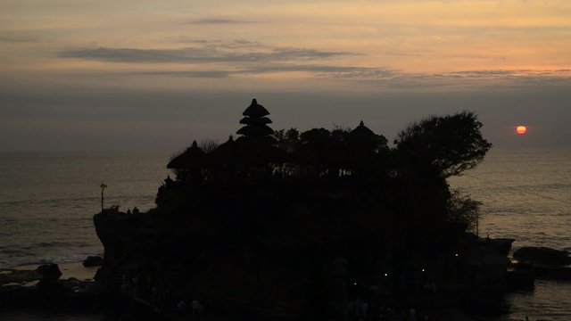 タナロット寺院と夕日
