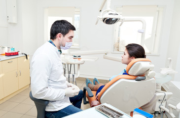 Obraz premium dentist in a dental clinic. The girl on reception at the dentist's chair.