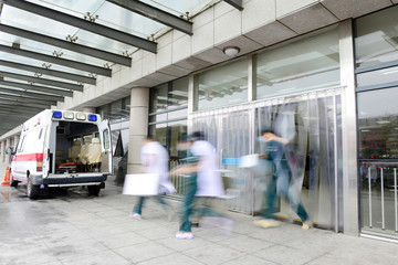 Emergency medical personnel © hanmaomin