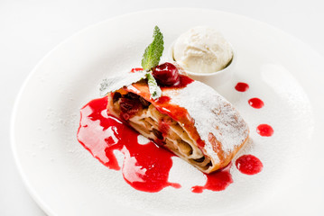 apple strudel with ice cream