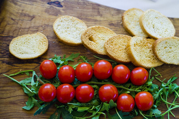 A delicious appetizer with cherry tomatoes, arugula and bruschetta