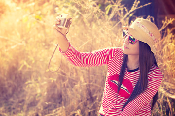 Hipster teen girl with camera and selfie - vintage color effect retro style