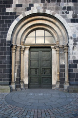 Haupteingang Quirinus M&uuml;nster