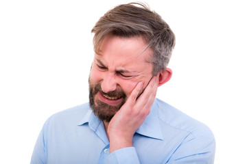 mann mit schmerzhaften gesicht