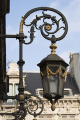 Fototapeta na wymiar lampadaire ancien du théâtre de Béziers