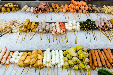 Fingerfood auf Straßenmarkt