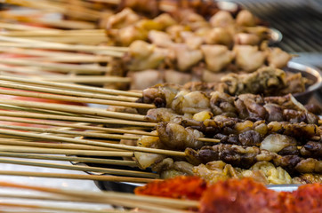 Fingerfood auf Straßenmarkt