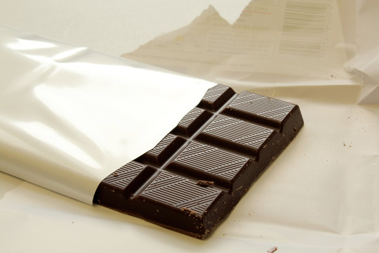 Ganze Tafel Schokolade in Verpackung