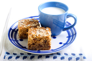 Oatmeal bars with raisin and nuts