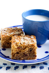 Oatmeal bars with raisin and nuts