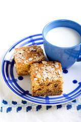 Oatmeal bars with raisin and nuts