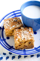 Oatmeal bars with raisin and nuts