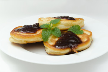 Pancakes with jam and mint
