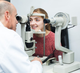 Fototapeta na wymiar Optician doing eye examination