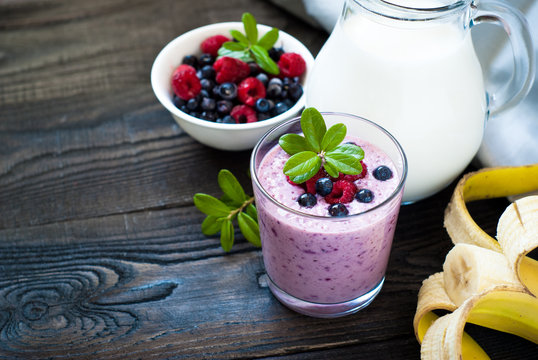 Smoothie with berries