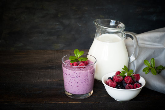 Milkshake with berries