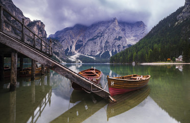 Jezioro w Alpach,Lago di Braies - obrazy, fototapety, plakaty
