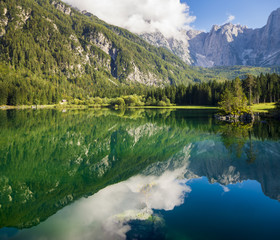 Jezioro w Alpach - obrazy, fototapety, plakaty