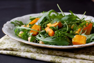 Salad with lettuce, pumpkin and chickpeas