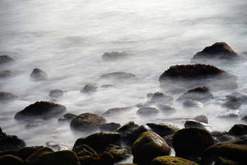 Atlantikküste mit Lavasteinen auf Lanzarote