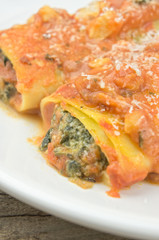 Cannelloni with spinach and ricotta