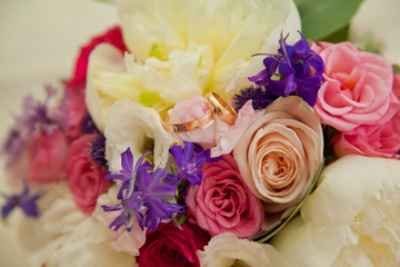 wedding bouquet with gold rings