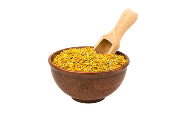 Dry calendula in bowl