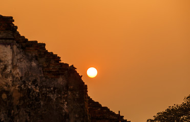 Naklejka premium Brick wall sunset