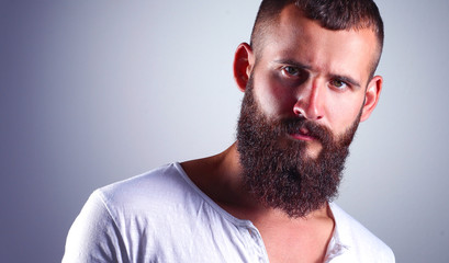 Obraz premium Portrait of handsome bearded man standing, isolated on grey background